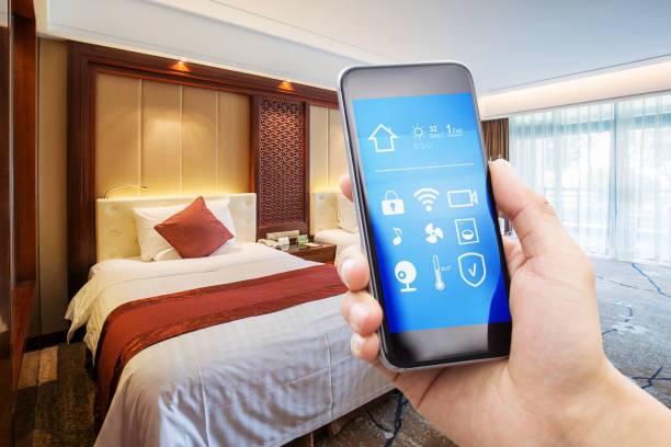 Ejemplo de dispositivo móvil para controlar diversos elementos de la habitación de un hotel mediante tecnología IoT.