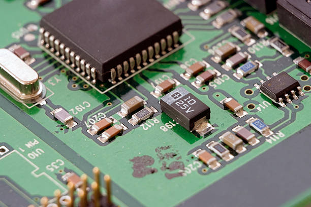 Imagen de una placa de circuito impreso (pcb) con sus componentes electrónicos. Una muestra de lo que puedes crear con Kicad.