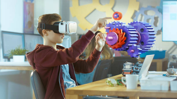 Un estudiante utilizando la Realidad Virtual para aprender sobre un mecanismo.