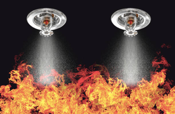 Imagen de dos rociadores, elementos clave para la prevención de incendios y riesgos mayores.